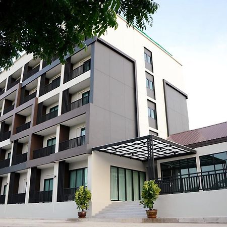 Re Riva Apartment Bangkok Luaran gambar