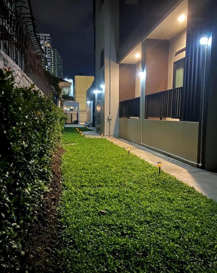 Re Riva Apartment Bangkok Luaran gambar